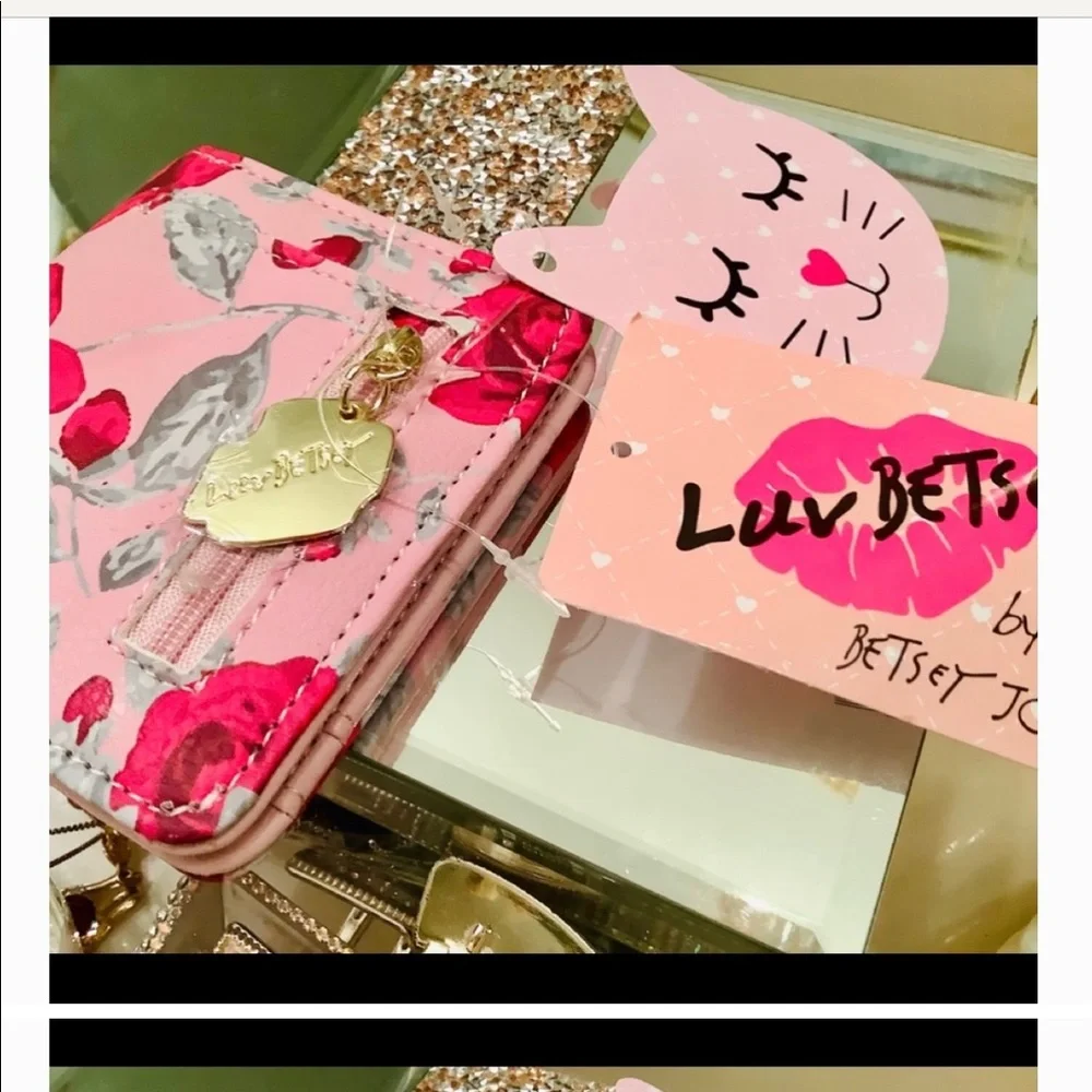 Adorable Betsy Johnson pink floral wallet - Picture 3 of 4